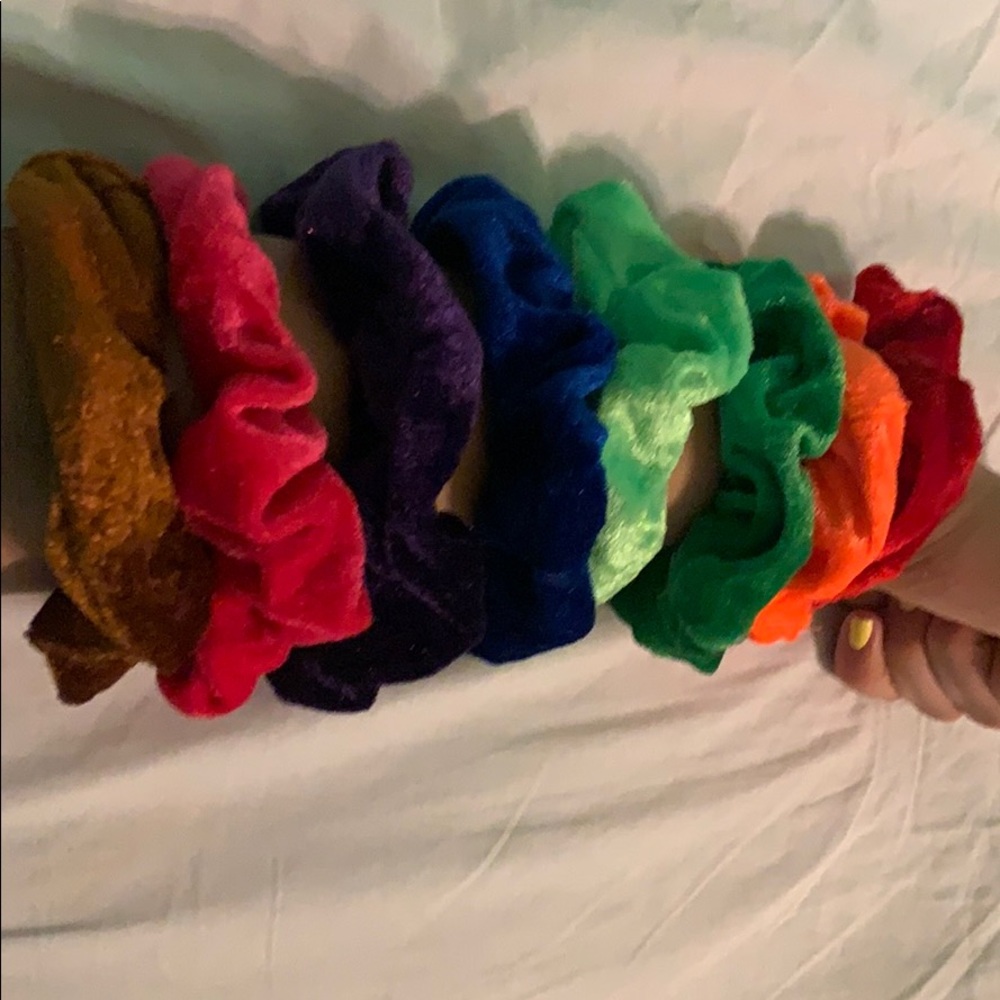 8 scrunchies lot